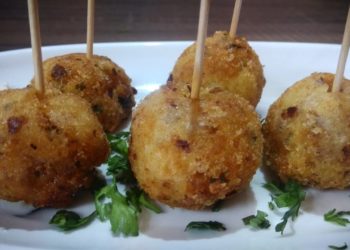 Crispy Potato Lollipops । सबसे आसान तरीका Potato Lollipops बनाने का। होली स्नैक्स